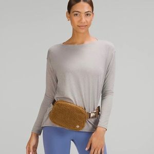 Lululemon Everywhere Sherpa Belt bag. Caramel UNISEX